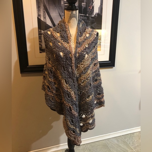 EUC Women’s Handmade Shawl - Picture 1 of 8